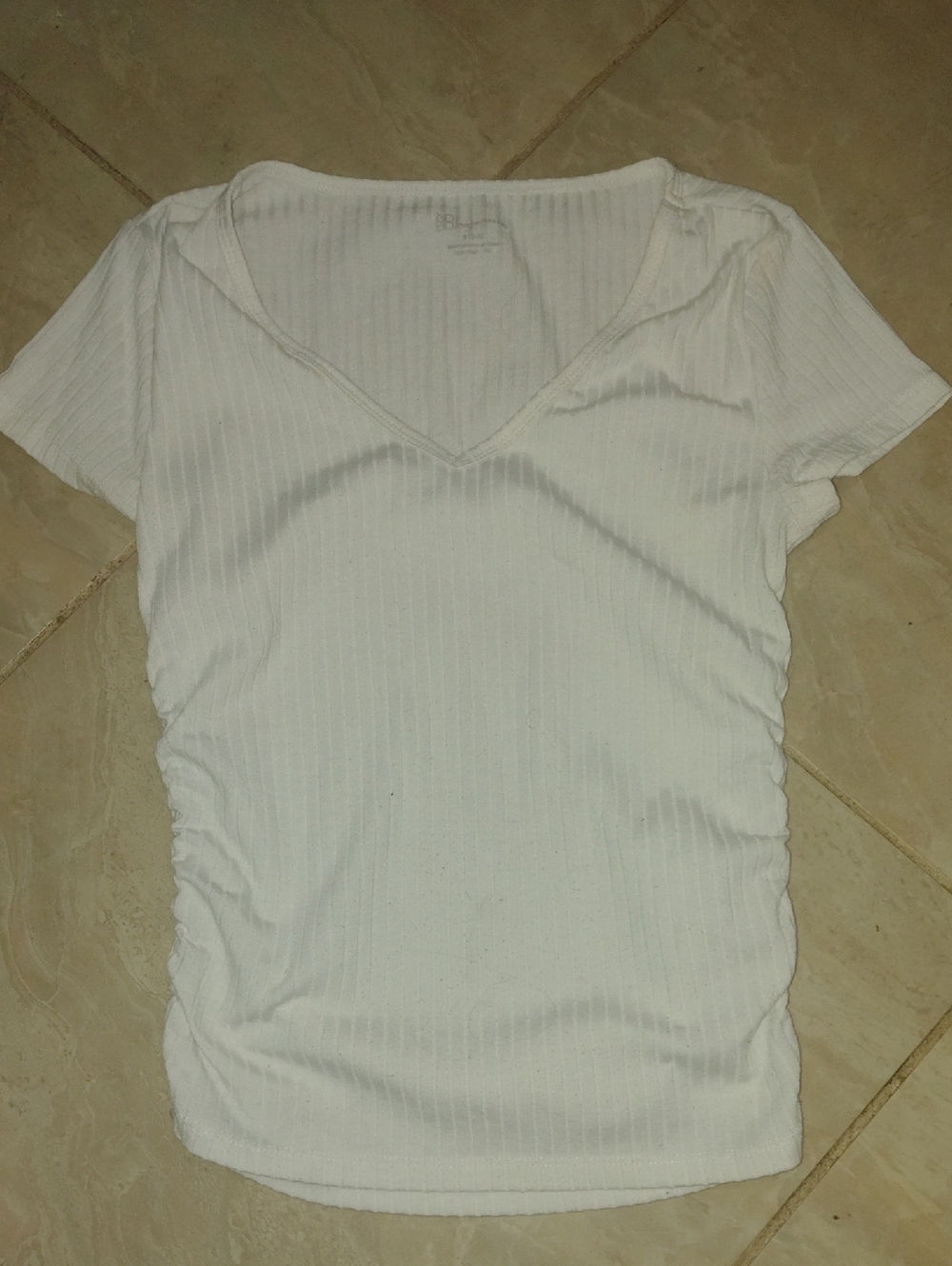No Boundaries White Ribbed V-Neck Short Sleeve Tee